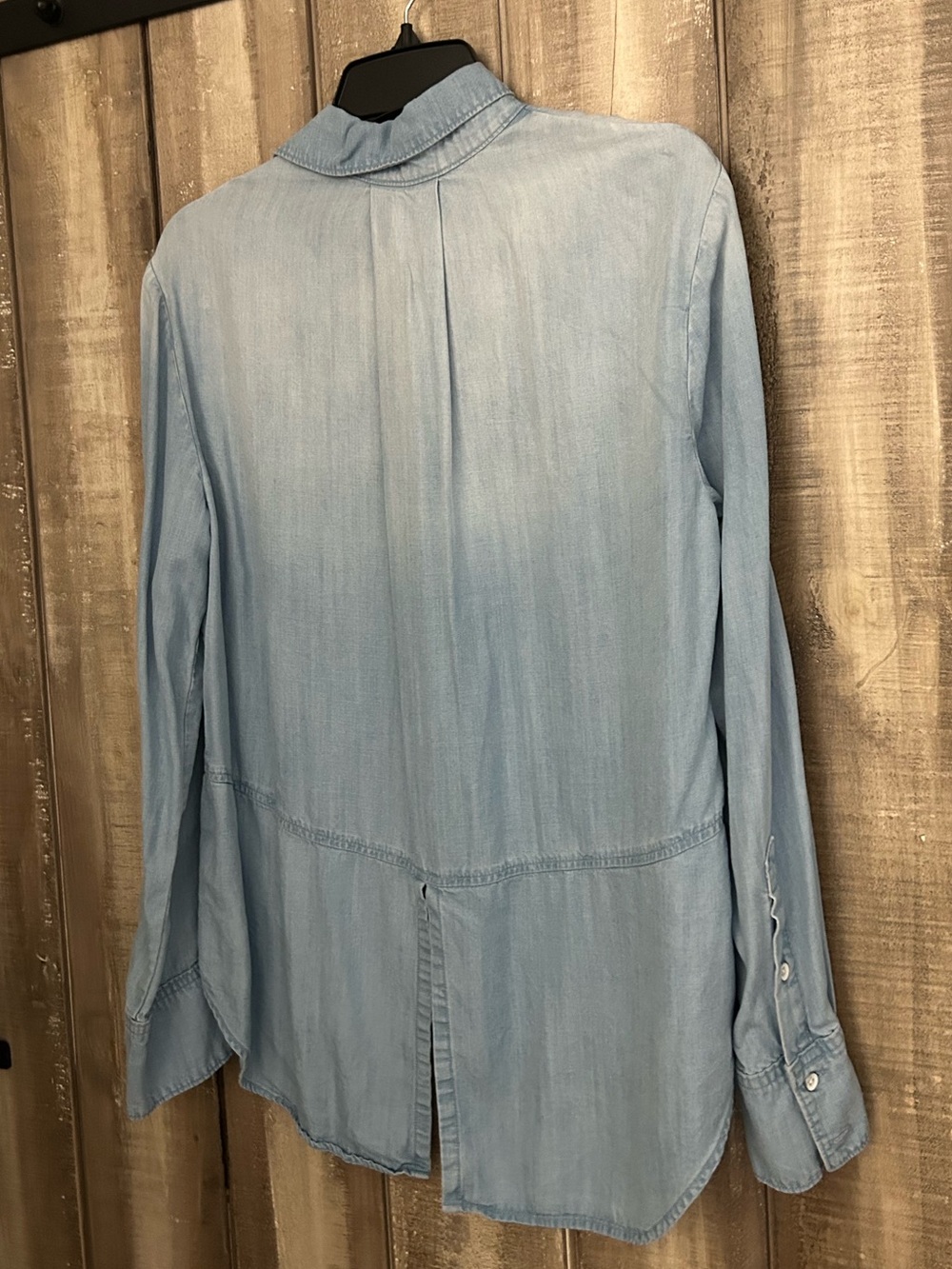 Anthropologie Cloth & Stone Split-Back Chambray Buttondown Shirt, M - Picture 12 of 13
